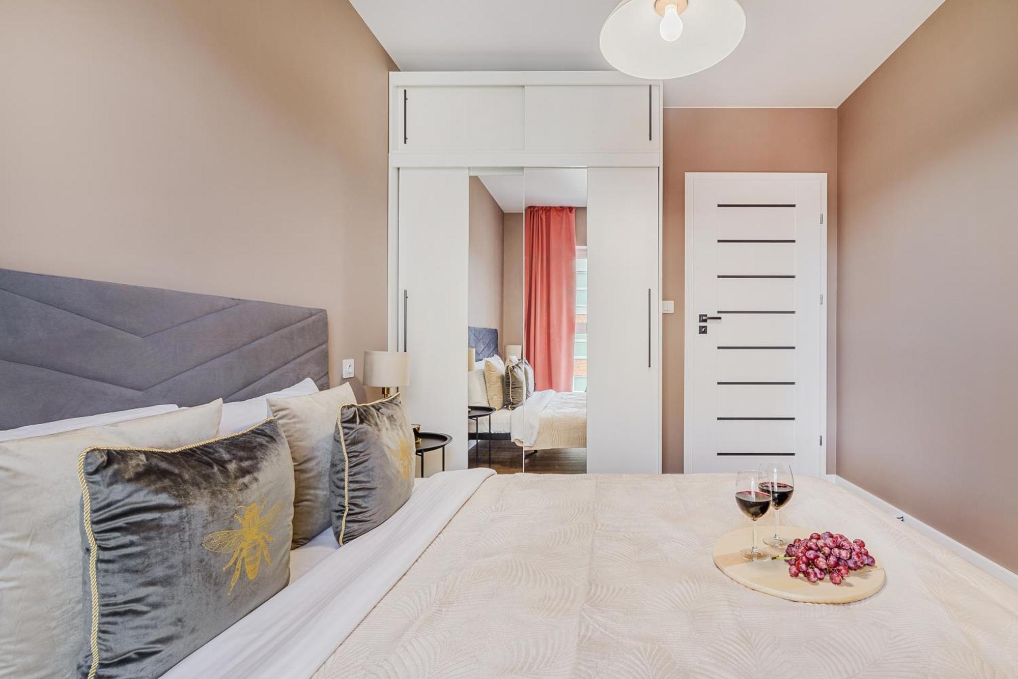 Lumina Luxury 3-Rooms Apartments With Parking Лодзь Экстерьер фото
