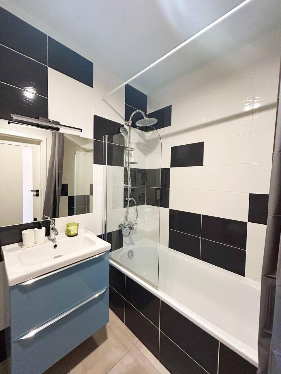 Lumina Luxury 3-Rooms Apartments With Parking Лодзь Экстерьер фото